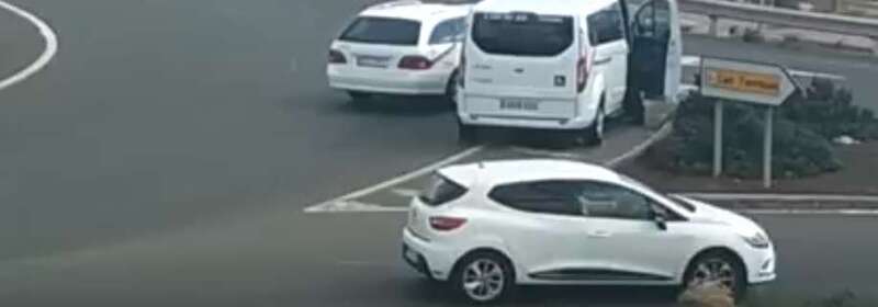 Trasbordo en la rotonda de Las Terrazas denunciado por los taxistas de Telde (Foto TA)